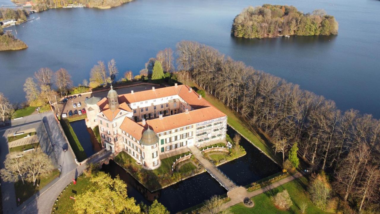 Villa Amalia Еутин Екстериор снимка